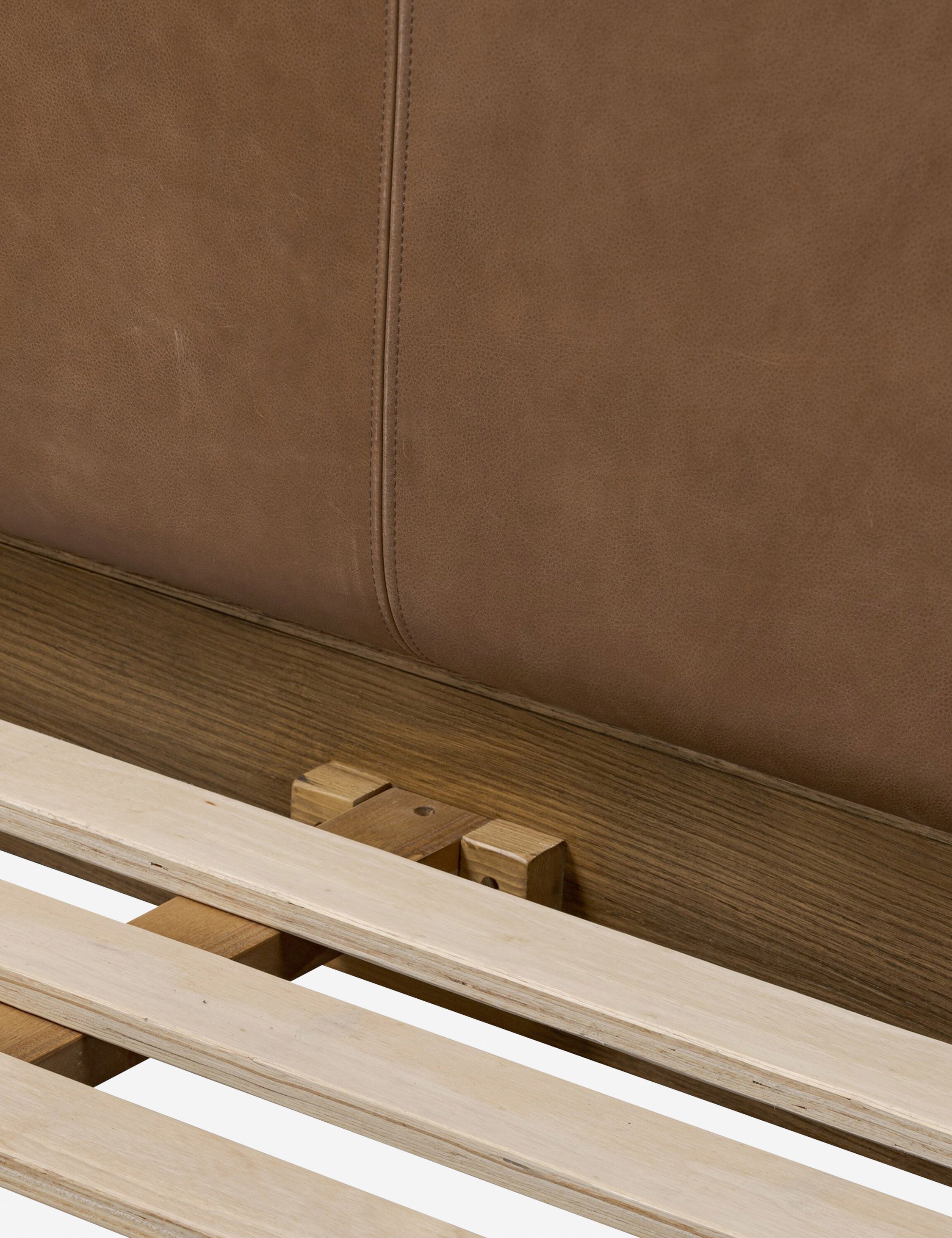 #color::leather #size::queen