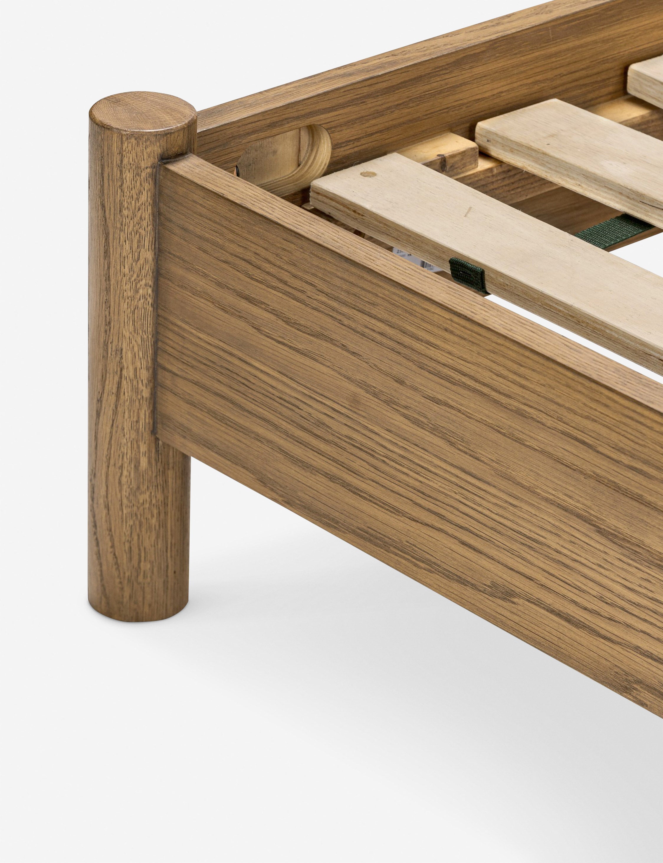 #color::leather #size::queen