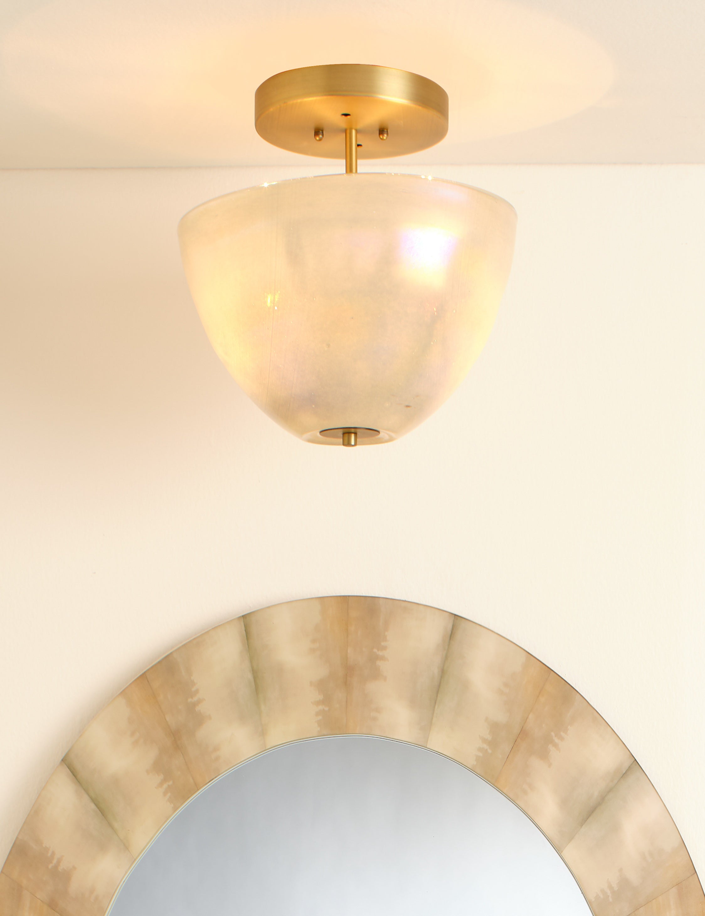 #color::gray-iridescent #size::14-dia