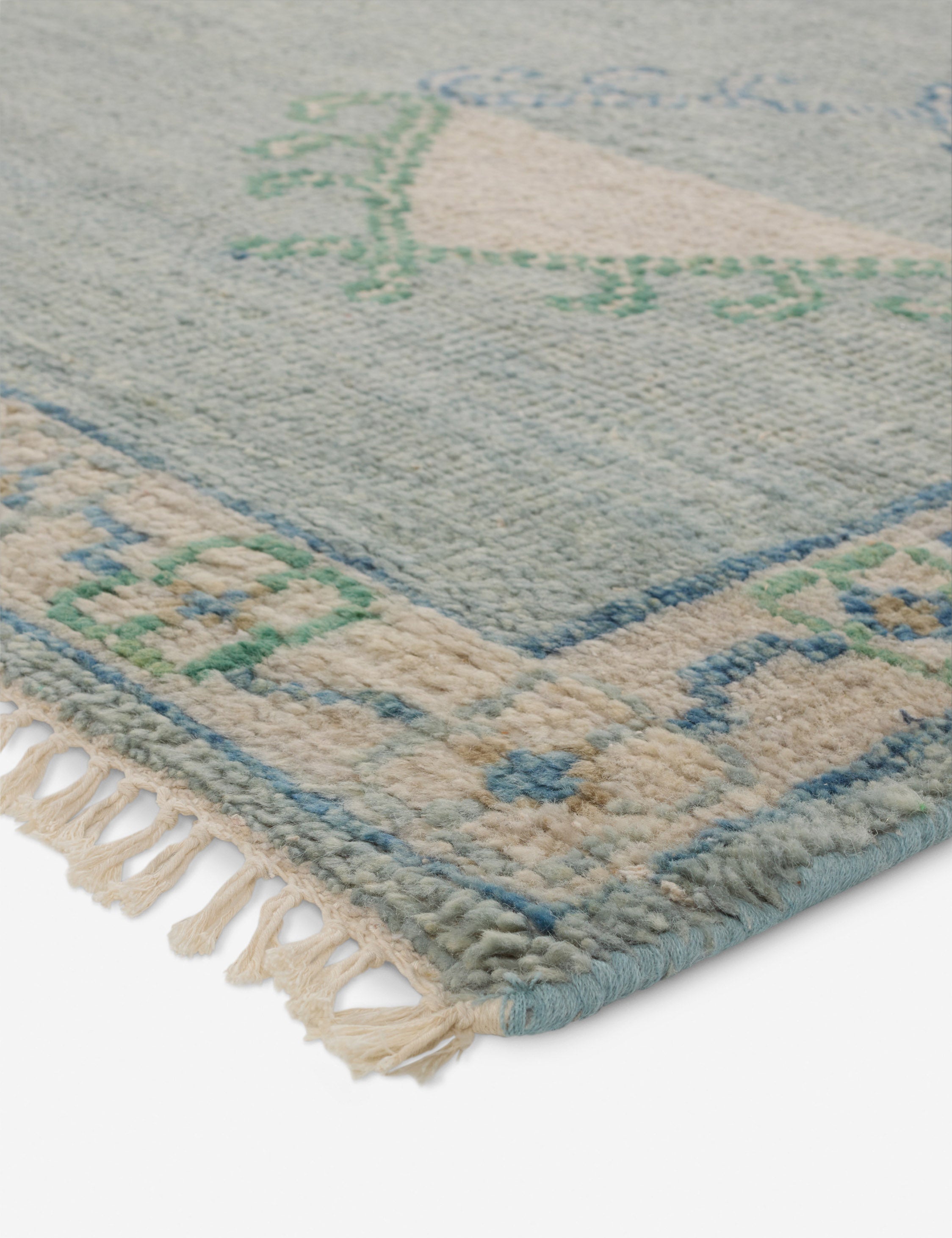 #size::6--x-9- #size::8--x-10- #size::9--x-12-#size::10--x-14- #size::12--x-15- | Close up detailed view of the Berker turkish-inspired hand-knotted wool rug.