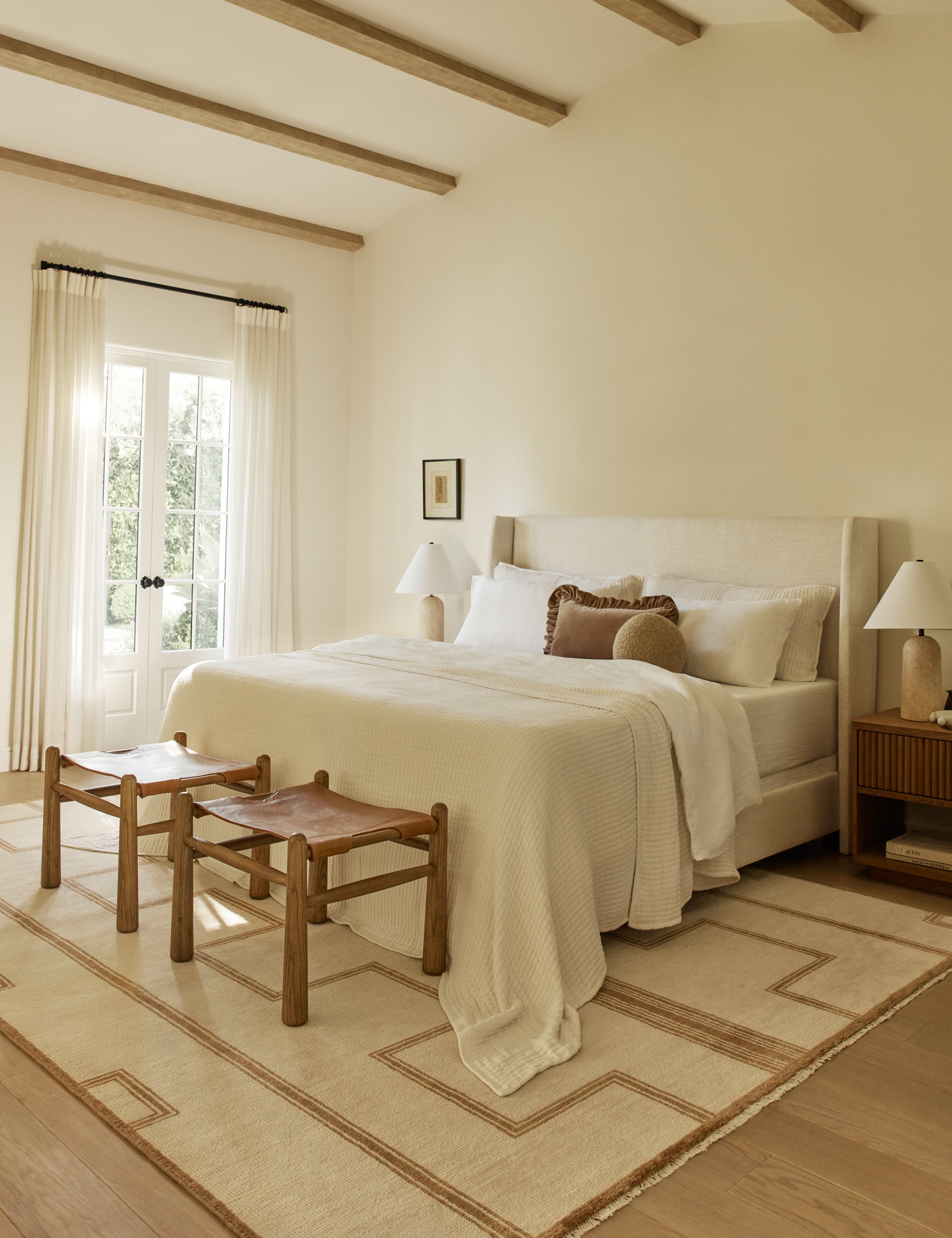 #color::white #size::standard #size::king #size::euro