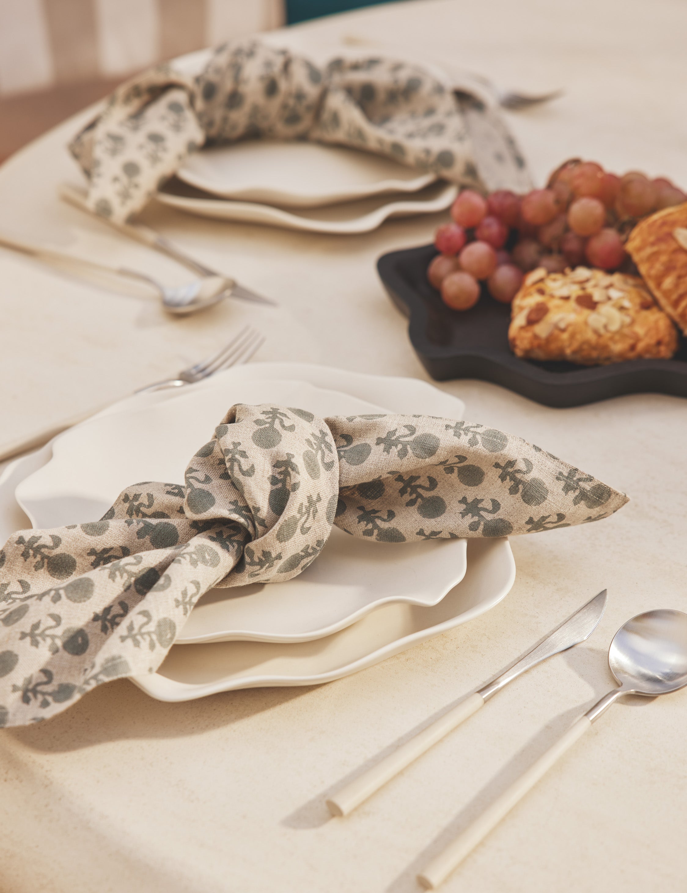 #style::napkin--set-of-4 #color::blue 