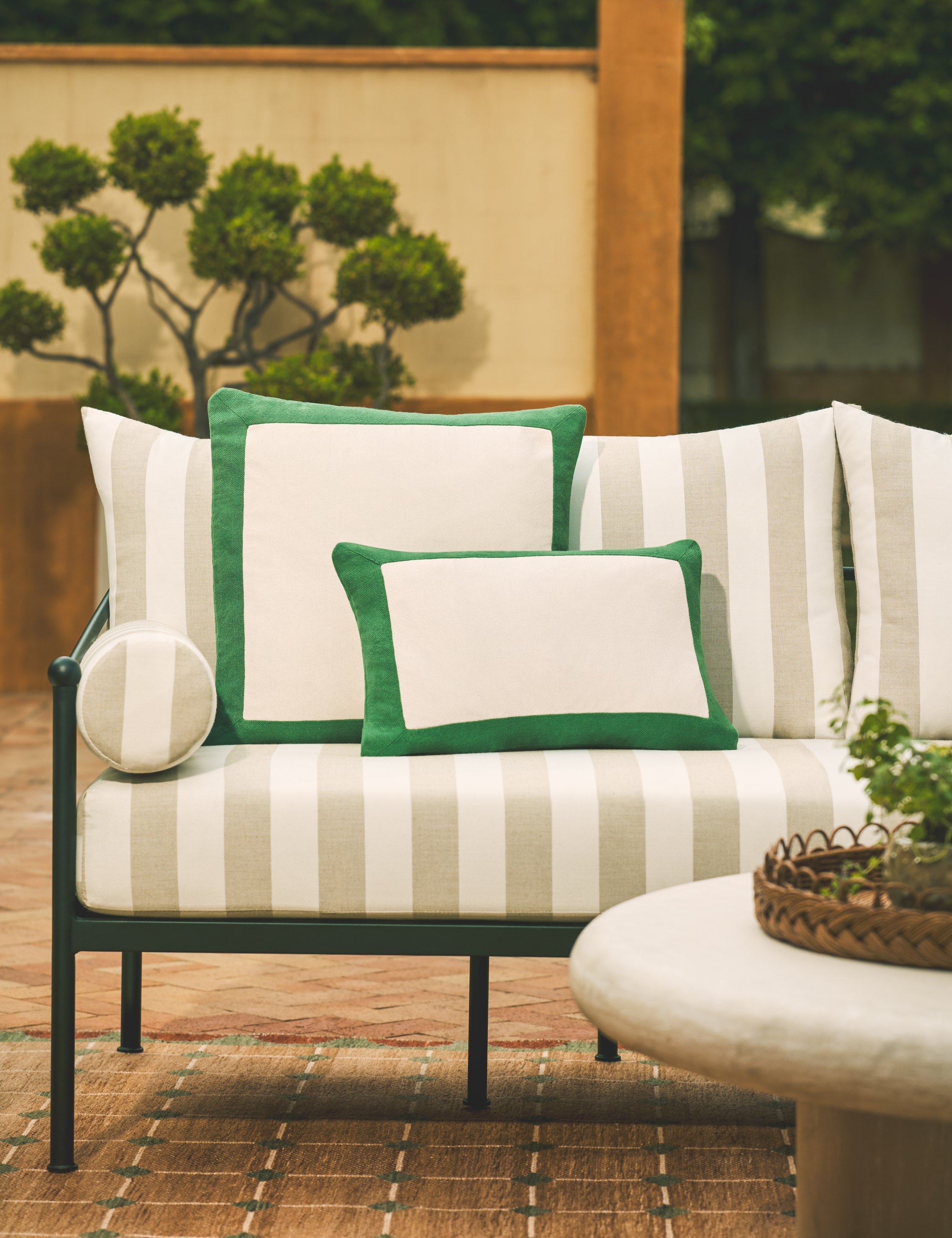 #color::green #size::square #size::lumbar