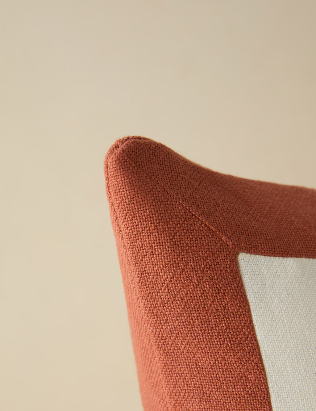 #color::rust #size::square #size::lumbar