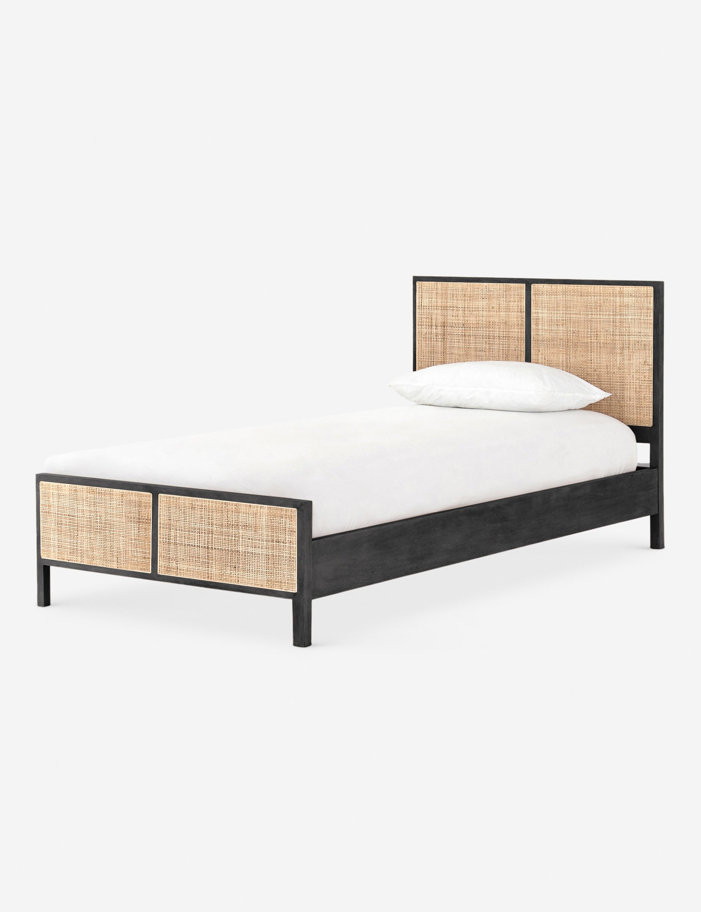 #size::twin #color::black-and-natural