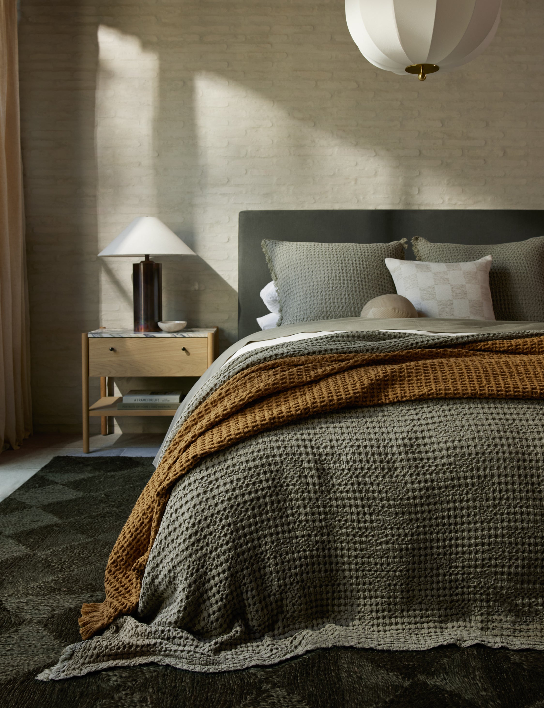 #color::olive #size::euro