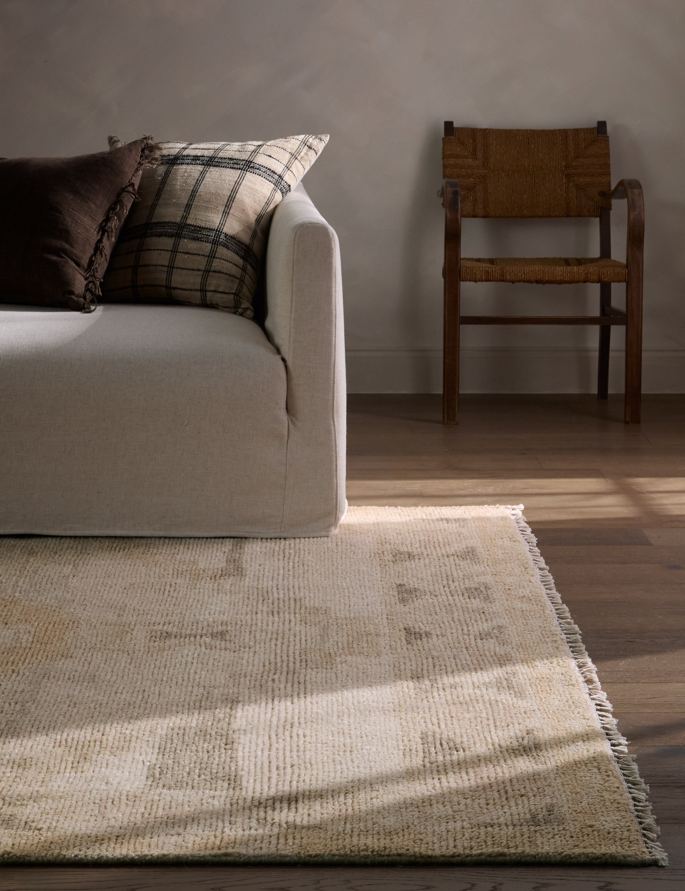 #color::tan-and-cream #size::6--x-9- #size::8--x-10- #size::9--x-12- #size::10--x-14-