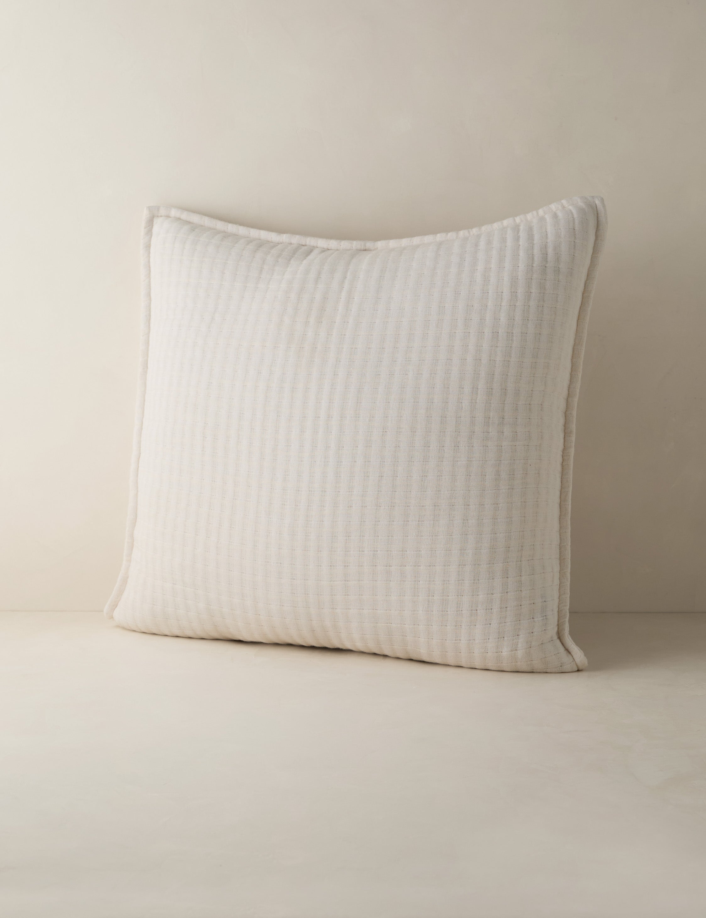 #color::white #size::euro